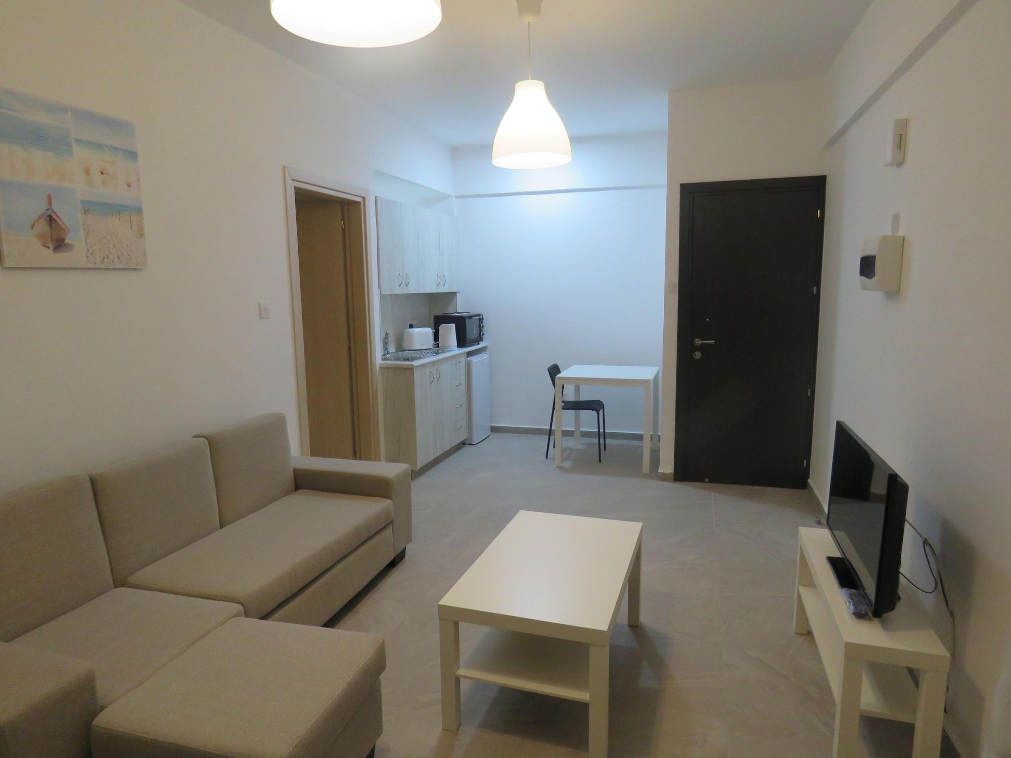 Polyxeni Hotel Apartments Limassol Eksteriør billede