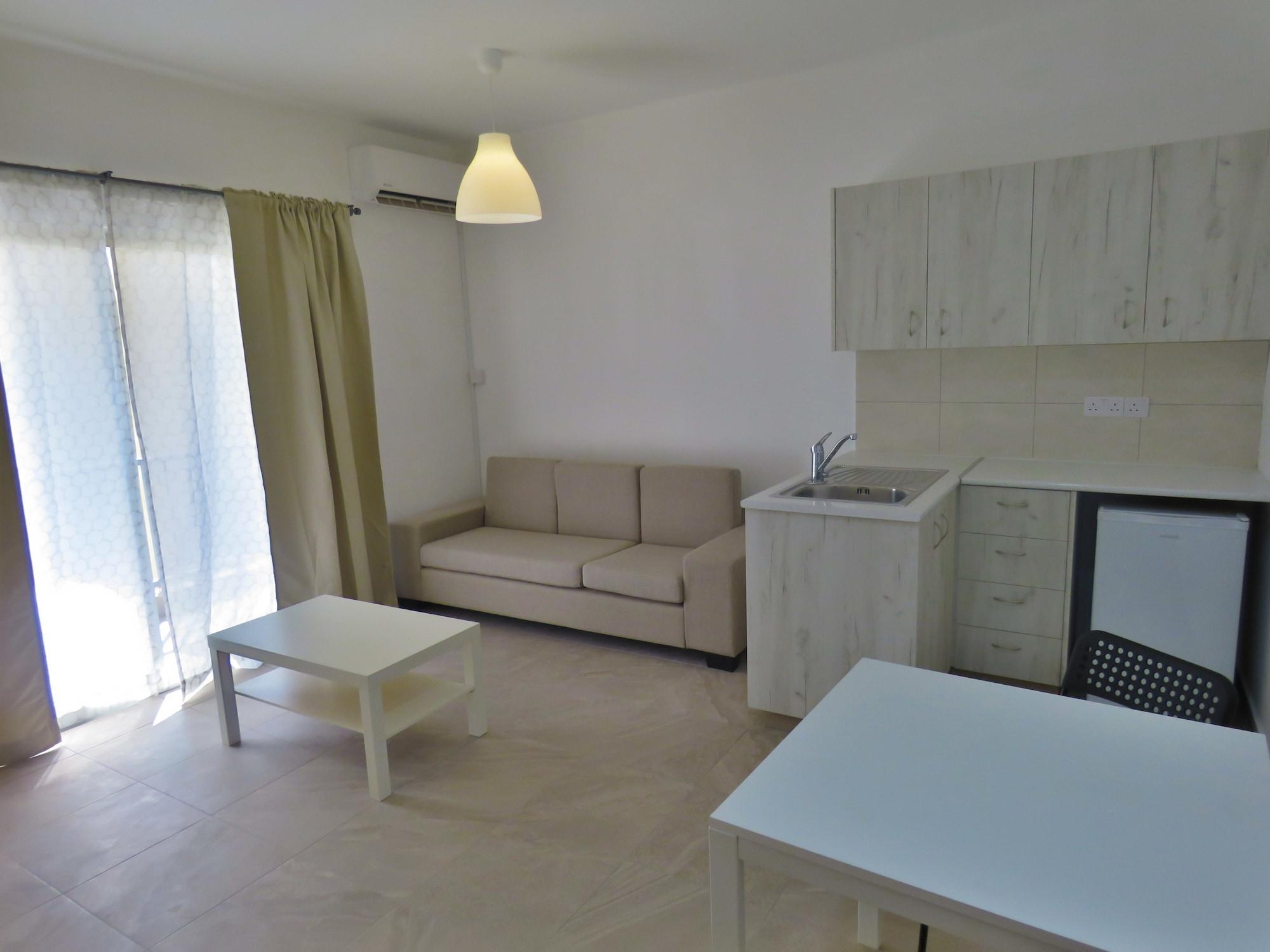 Polyxeni Hotel Apartments Limassol Eksteriør billede