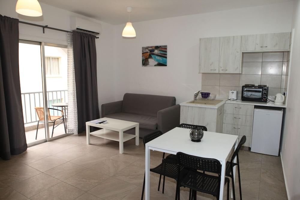 Polyxeni Hotel Apartments Limassol Eksteriør billede