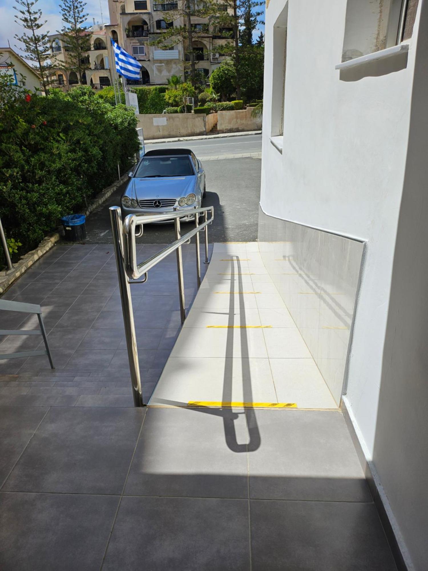 Polyxeni Hotel Apartments Limassol Eksteriør billede