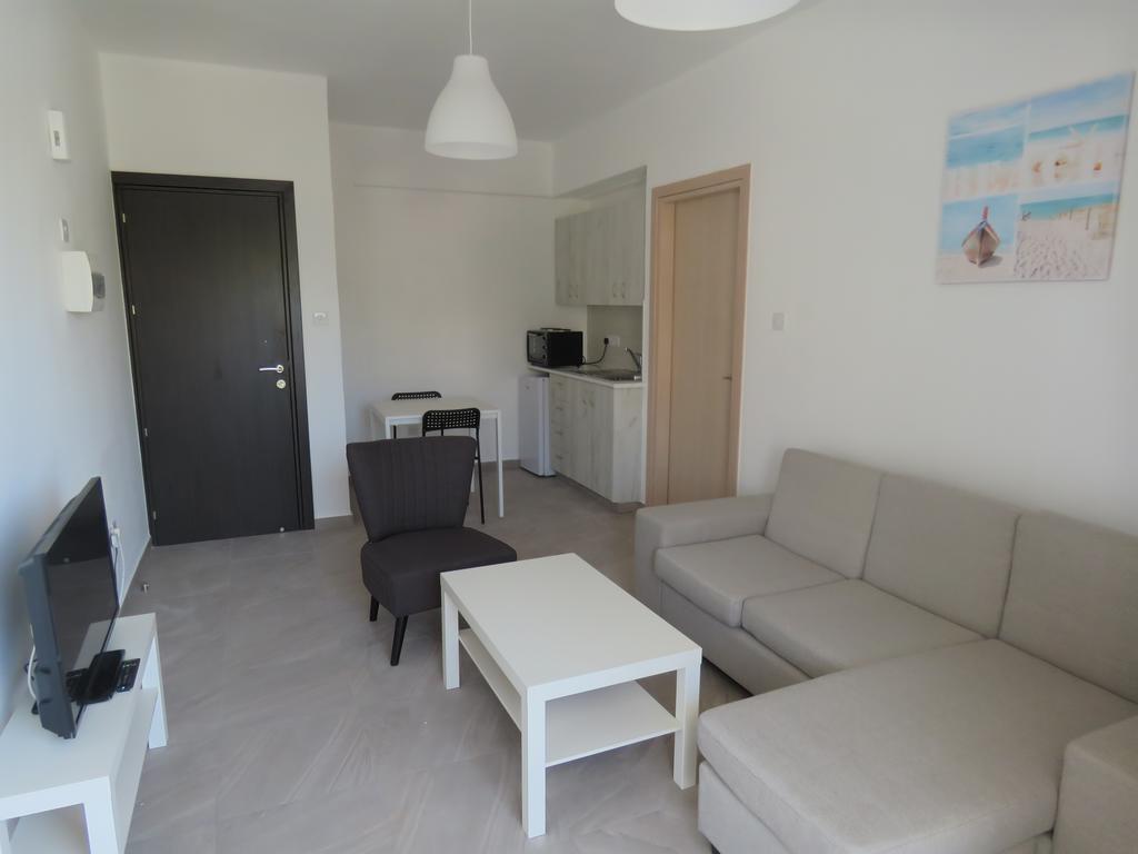 Polyxeni Hotel Apartments Limassol Eksteriør billede