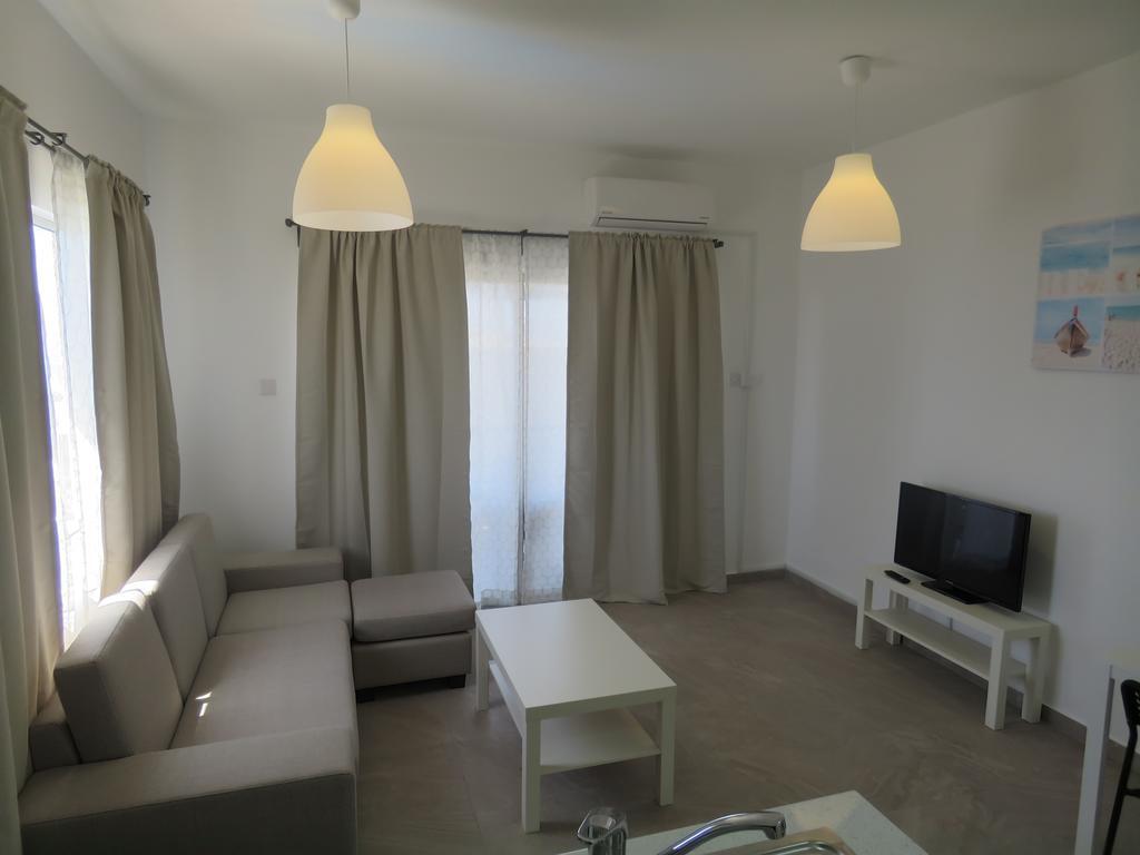 Polyxeni Hotel Apartments Limassol Eksteriør billede