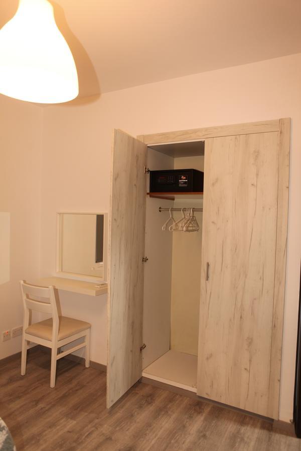 Polyxeni Hotel Apartments Limassol Eksteriør billede