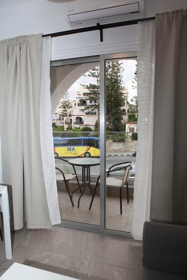 Polyxeni Hotel Apartments Limassol Eksteriør billede