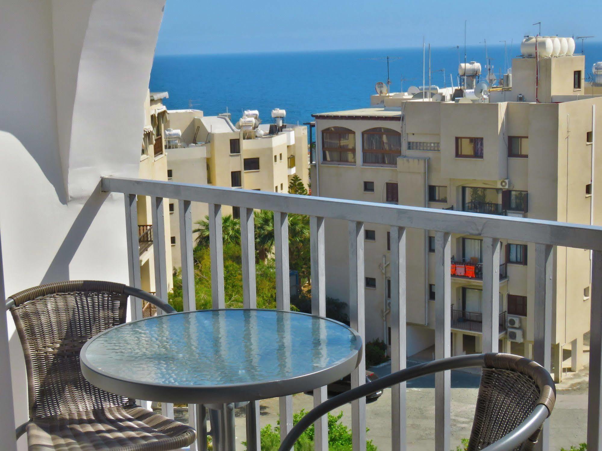 Polyxeni Hotel Apartments Limassol Eksteriør billede