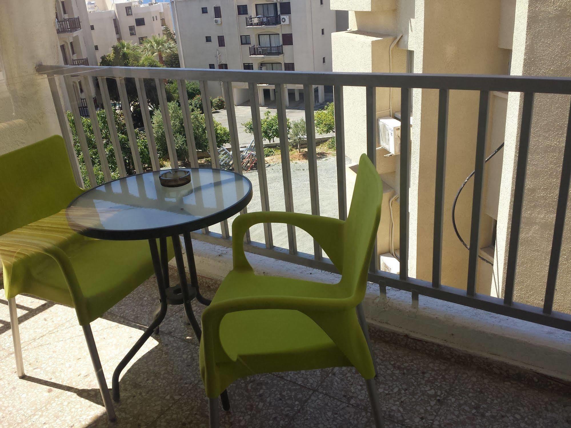 Polyxeni Hotel Apartments Limassol Eksteriør billede
